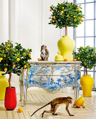 Комод дерево Moissonnier светложелтые вазы с крышками керамика Global Views красная ваза керамика Sia желтая ваза с...