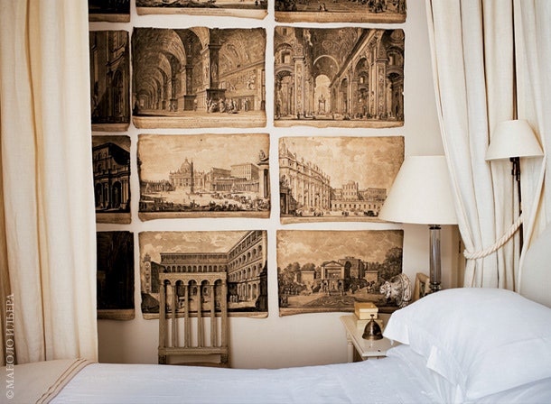 В главной спальне — гравюры Пиранези без рамок в сплошной развеске характерной для XVIII века.