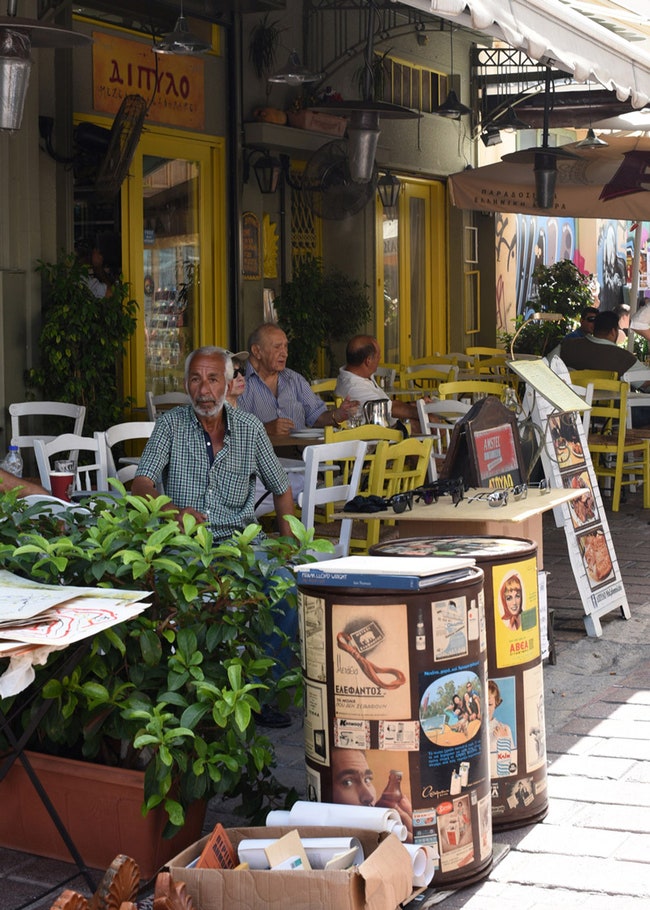 Блошиный рынок в Афинах репортаж Анны Эрман и фото декора интерьера старыми вещами | Admagazine