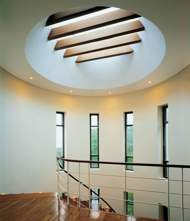 Красивые шторы в гостиную с ламбрекенами в современном стиле и классическом, фото