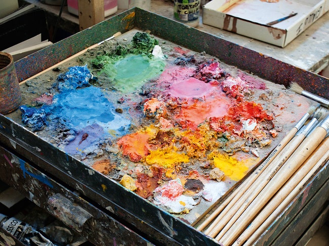 Палитра художника — образцы красок для росписи.