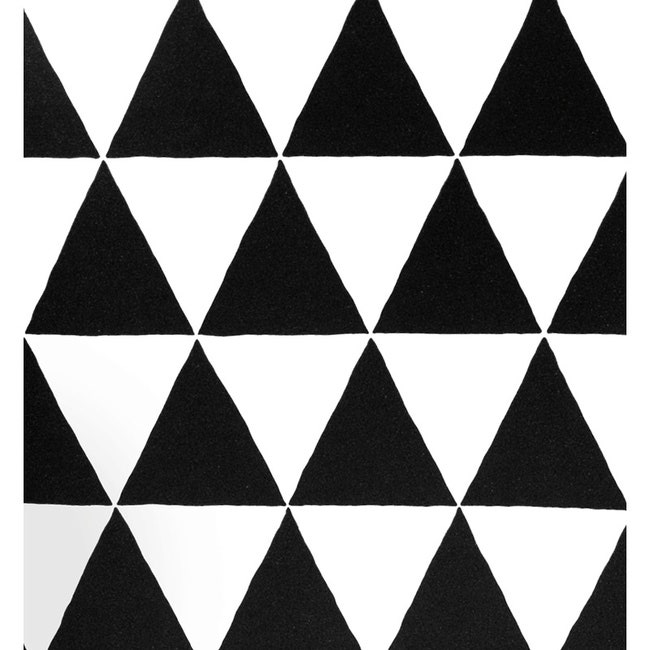 Чернобелые геометрические узоры в оформлении предметов интерьера | Admagazine