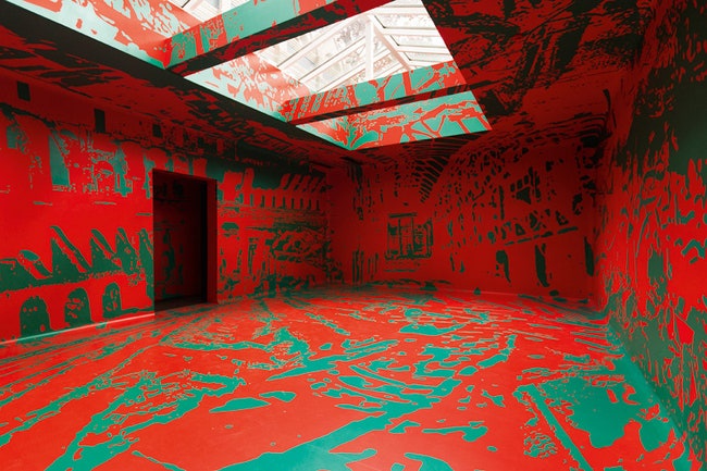 Основной зал инсталляции “Зеленый павильон” отсылает к работе Ирины “Основные цвета 2” .