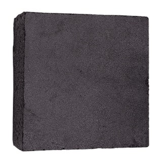 Черный окрашенный в массе и полированный бетон.