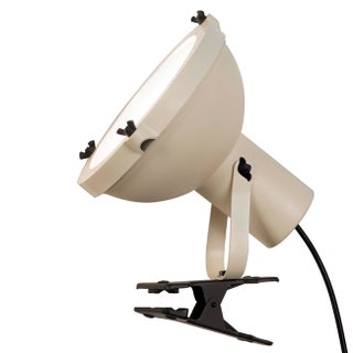 Переносной светильник из коллекции Projecteur дизайнер Ле Корбюзье.