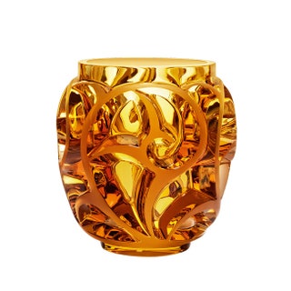 Ваза из коллекции Tourbillons Lalique в салоне Gallery Royal. Цена — 2 740 руб.