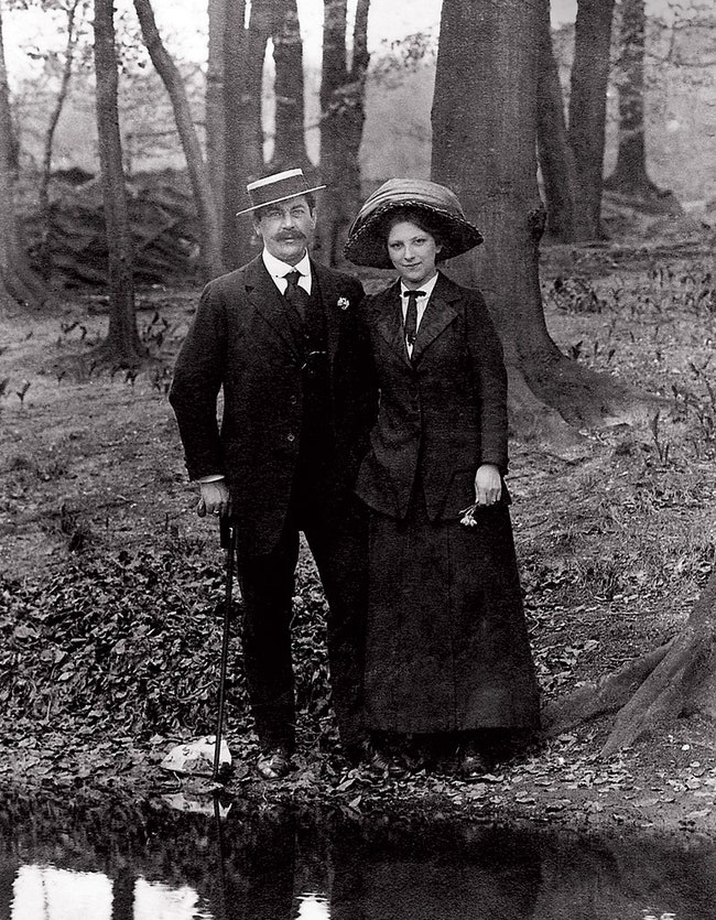 Фриц и Трюсс Шрёдеры в 1912 году. Овдовев в 1923м Трюсс и заказала Ритвельду дом.