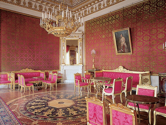 Цветные стены фото классических интерьеров созданных в русской традиции | Admagazine