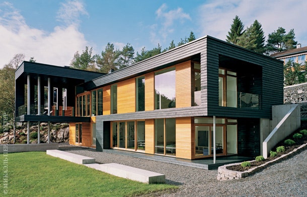 Южный фасад дома построенного в норвежском Бергене выходцем из Канады архитектором Тоддом Сондерсом.