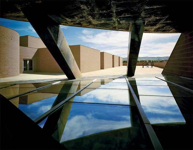 Музей американского искусства и историкокультурного наследия в университете Вайоминга Предок построил в 1993 году.