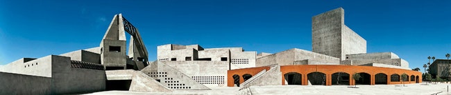Одна из крупнейших построек Предока — Центр изящных искусств в Аризонском университете . Центр включает музей и театр.