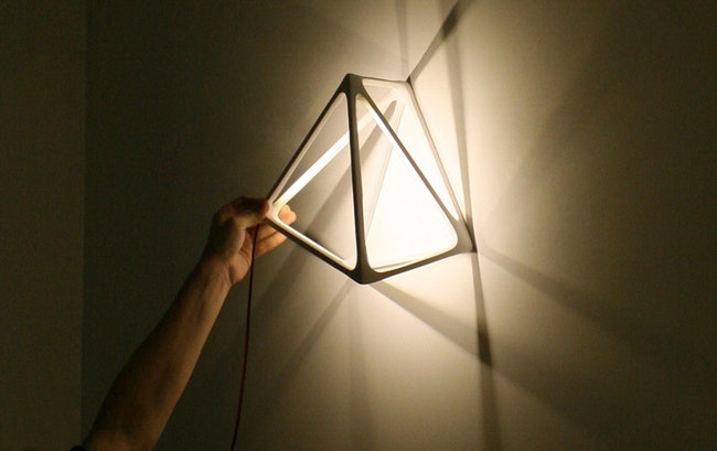 Светильник Molecula с встроенными светодиодными лентами работы Бенджамина Мильоре | Admagazine