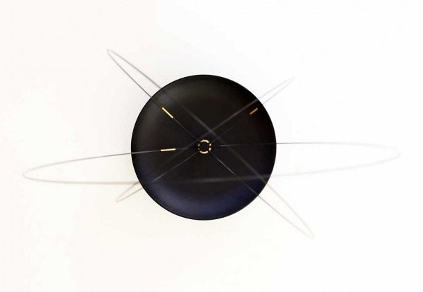 Настенные часы Orbits с вращающимися кольцами вместо стрелок | Admagazine