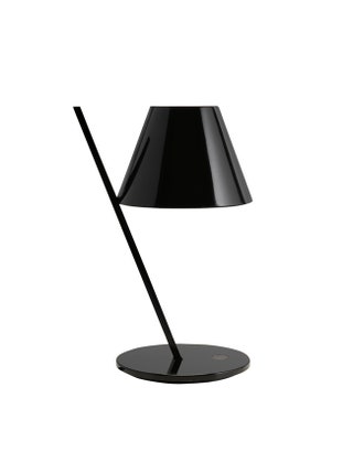 Настольная лампа La Petite по дизайну Андреа Куальо и Мануэлы Симонелли Artemide.