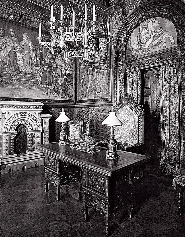 Фото кабинета в Нойшванштайне сделанное в 1913 году.