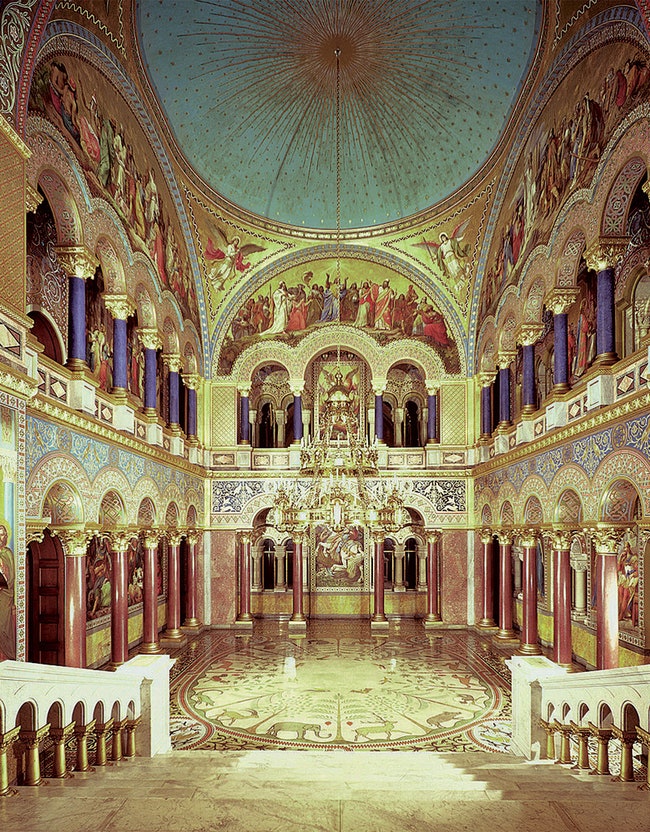 Тронный зал в Нойшванштайне — фантазия на тему “византийского” храма Грааля.