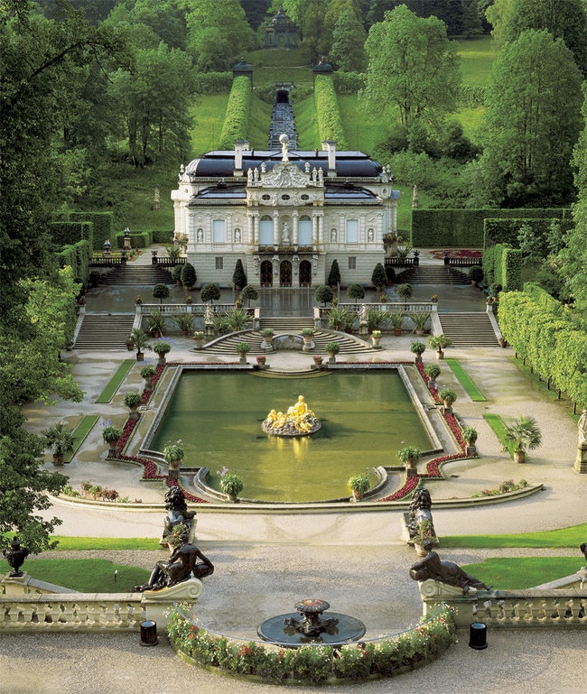 Любимый дворец Людвига Баварского Линдерхоф был построен в 18701879 годах “по мотивам” Малого Трианона в Версале. Здесь...
