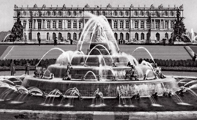 Херренхимзее — последний проект Людвига. Перед фасадом как в Версале устроен фонтан Латоны.