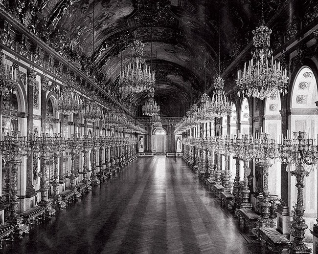 “Зеркальная галерея” в замке Херренхимзее. Чтобы осветить огромный зал требовалось 1800 свечей.