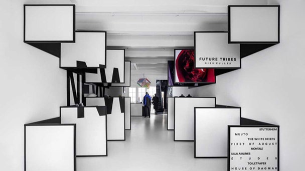 Интерьер магазина Frame в Амстердаме трехмерное пространство с чернобелыми панелями | Admagazine