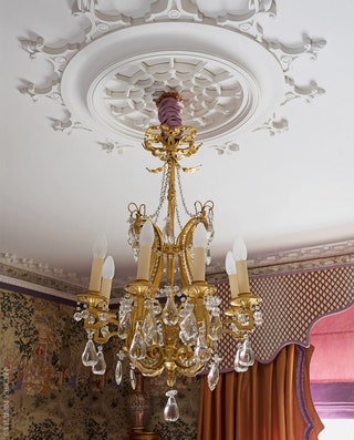 Люстра в “Персидской” гостевой спальне Франция начало ХХ века.