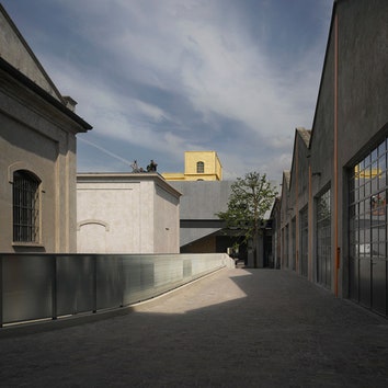 Арт-центр фонда Prada в Милане