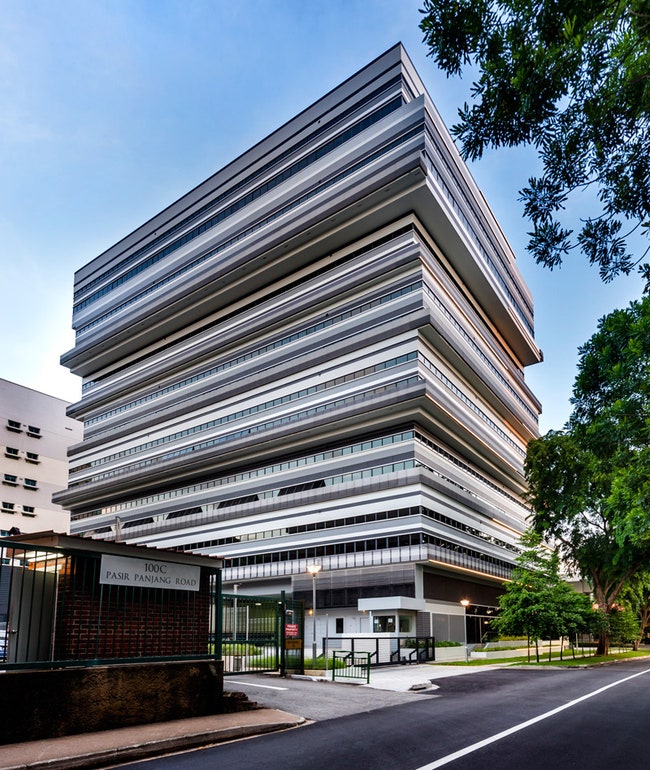 Многослойное офисное здание в Сингапуре от Ministry of Design фото строения и план |Admagazine