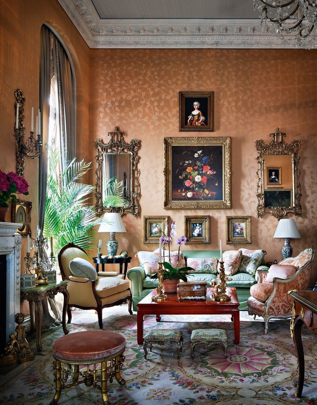 Главная гостиная в ньюйоркской квартире оформленной Марио Буаттой для светской колумнистки Эйлин Меле.