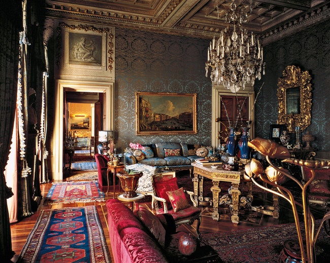 Миланское палаццо оформленное в стиле конца XIX века.