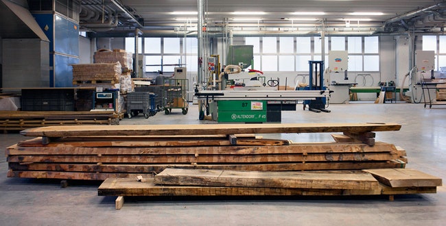 Для изготовления мебели используют доски толщиной 45 см.