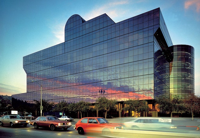 Здание комплекса Pacific Design Center в Западном Голливуде Калифорния  — одна из ранних построек Сезара Пелли. Комплекс...
