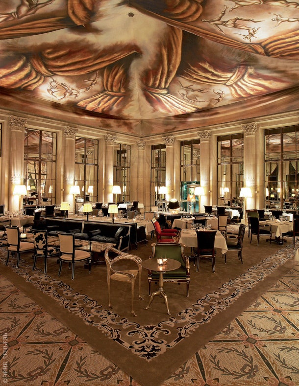 Гастрономический ресторан Le Dali — главная арена деятельности Филиппа и Ары Старк. Рисунок ткани которой задрапирован...