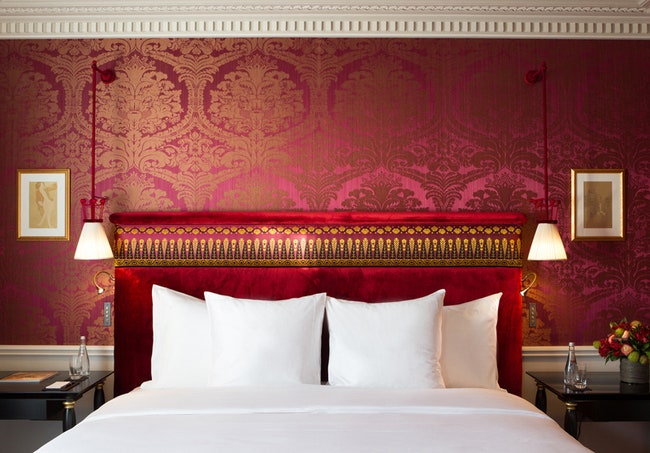 Отель La Reserve Paris HotelSPA and Apartments в Париже работа декоратора Жака Гарсии | Admagazine