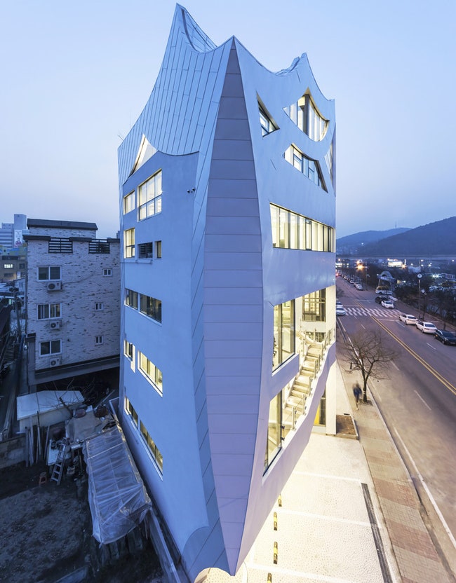 Зданиецветок в Южной Корее