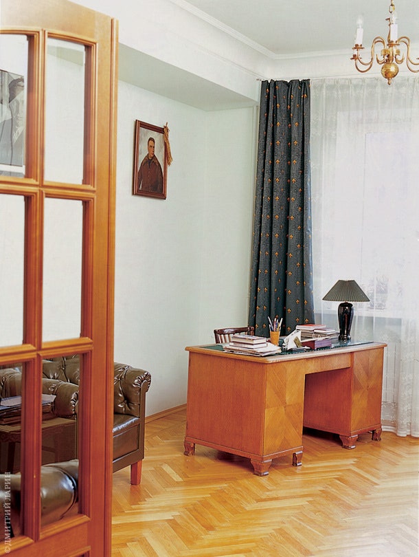 Чка­лов­ский ка­би­нет в квар­ти­ре его до­че­ри Ва­ле­рии Чка­ло­вой на Зем­ля­ном Ва­лу.