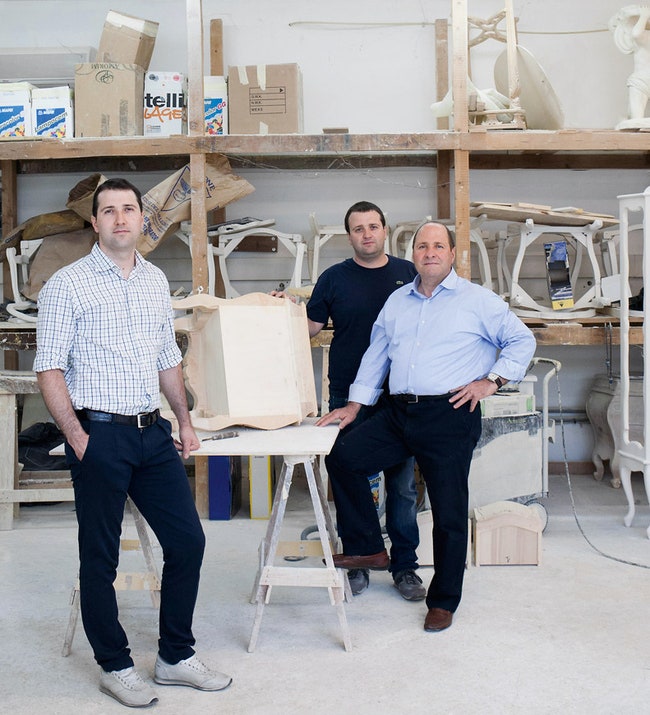 Слева направо Роберто Марко и их отец Андреа Фанфани владельцы фабрики Andrea Fanfani.