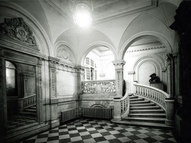 Архивное фото парадной лестницы.