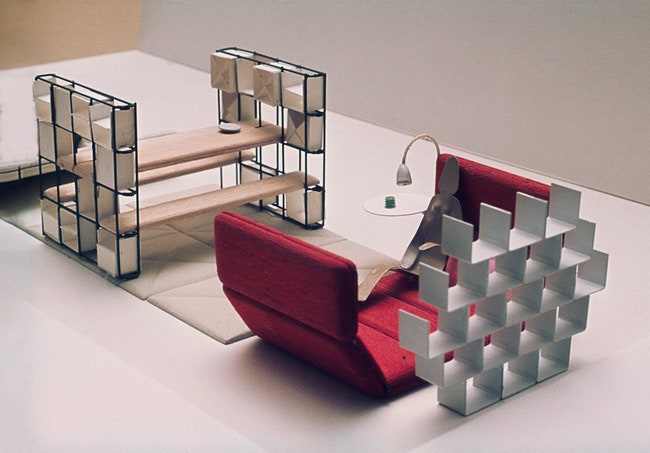 Первый уровень макета на нем показано практическое использование придуманной мебели.