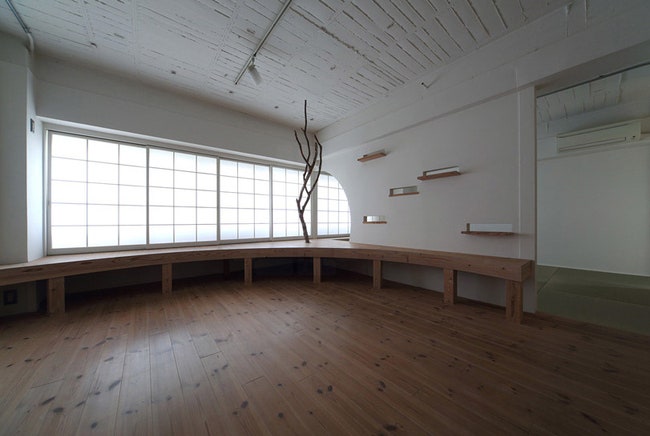 Дом с деревянными корягами в традиционном японском стиле в городе Фукока | Admagazine