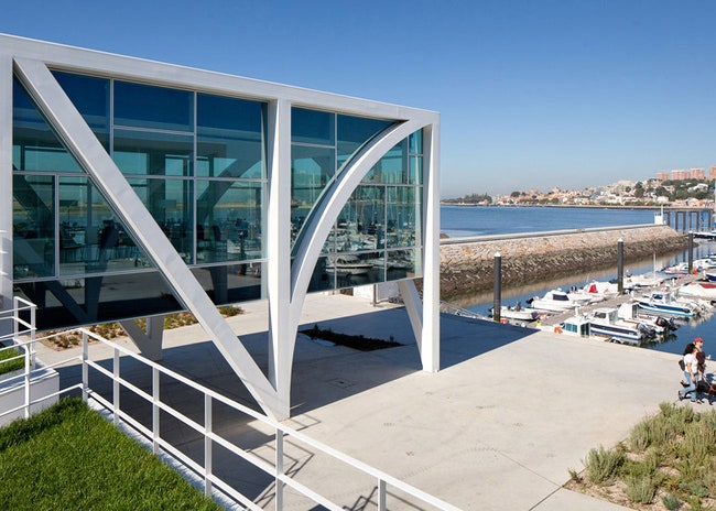 Пристань в Португалии три корпуса по проекту студии Barbosa  Guimarães | Admagazine