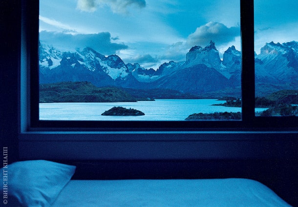 В каждом номере отеля — панорамные окна с видом на горы Куэрнос.