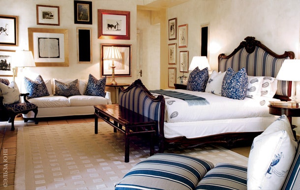 Главная спальня. Кровать Duchess и постельное белье все Ralph Lauren Home. На стене — гравюры Пикассо из серии “Бой быков”.