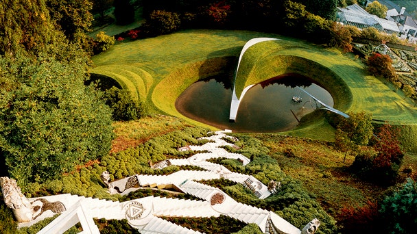 Сад космических теорий Чарлза Дженкса в парке в Шотландии | Admagazine