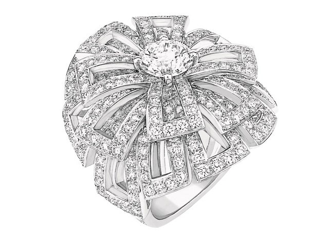 Кольцо Camlia Solaire белое золото бриллианты 5 170 000 руб. Chanel