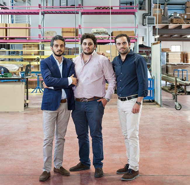 Братья Пьетро Маттео и Андреа Гулло владельцы компании Officine Gullo в производственном цехе.