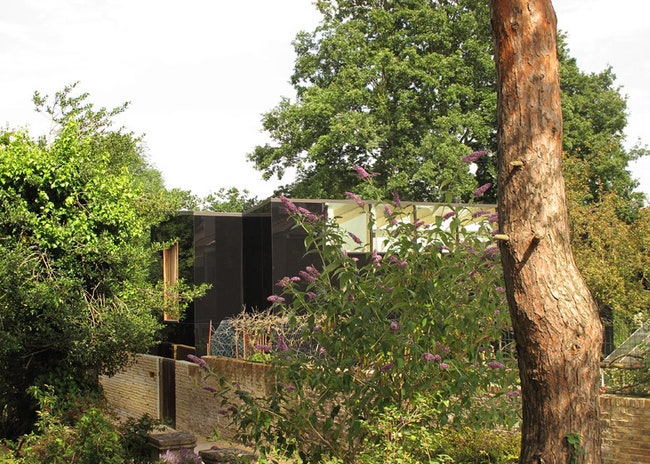 Дом из черного стекла в Лондоне по проекту архитектора Яна Макчесни | Admagazine