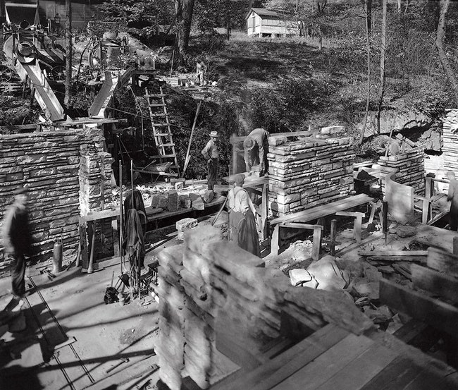Дом над водопадом в Пенсильвании построенный Фрэнком Ллойдом Райтом для семьи Кауфманн | Admagazine