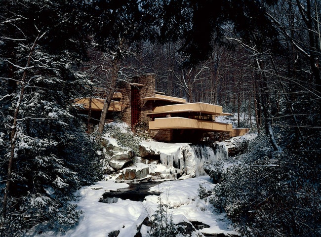 “Дом над во­до­па­дом” зи­ма 1985 года.