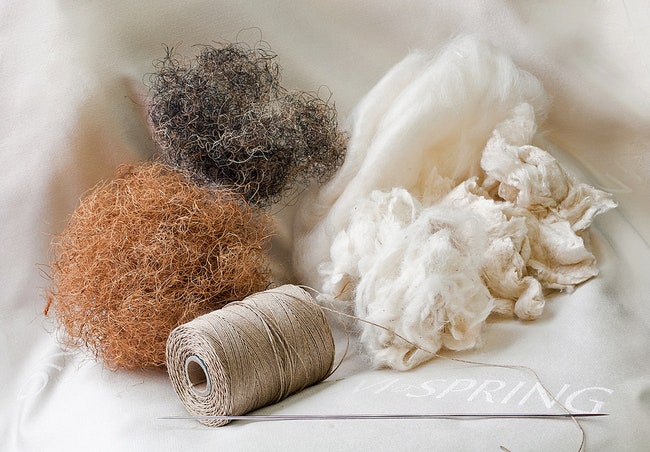 Для изготовления матрасов используют только натуральные материалы лен шерсть шелк конский волос.