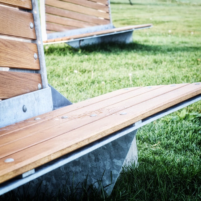 Садовые скамейки Bancs Voiles в виде лодок с парусами в Канаде от Феликса Гийона | Admagazine